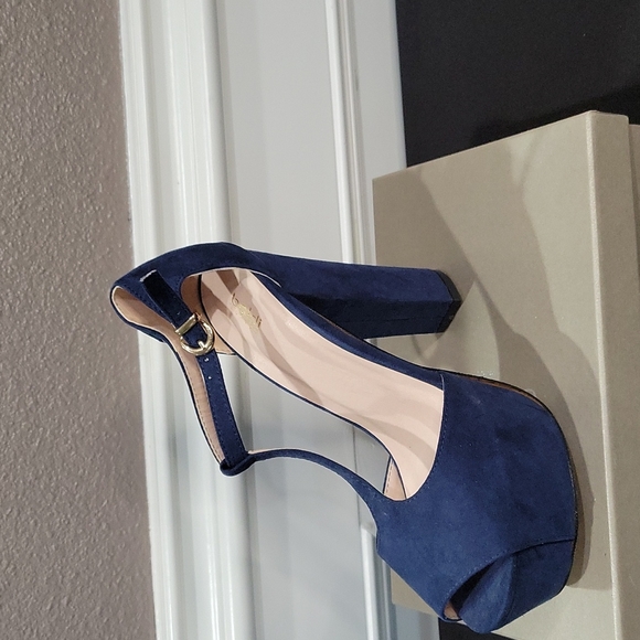 Blue Suede Platform T strap Heels by Baldi London 8.5 NWOT - Picture 2 of 7
